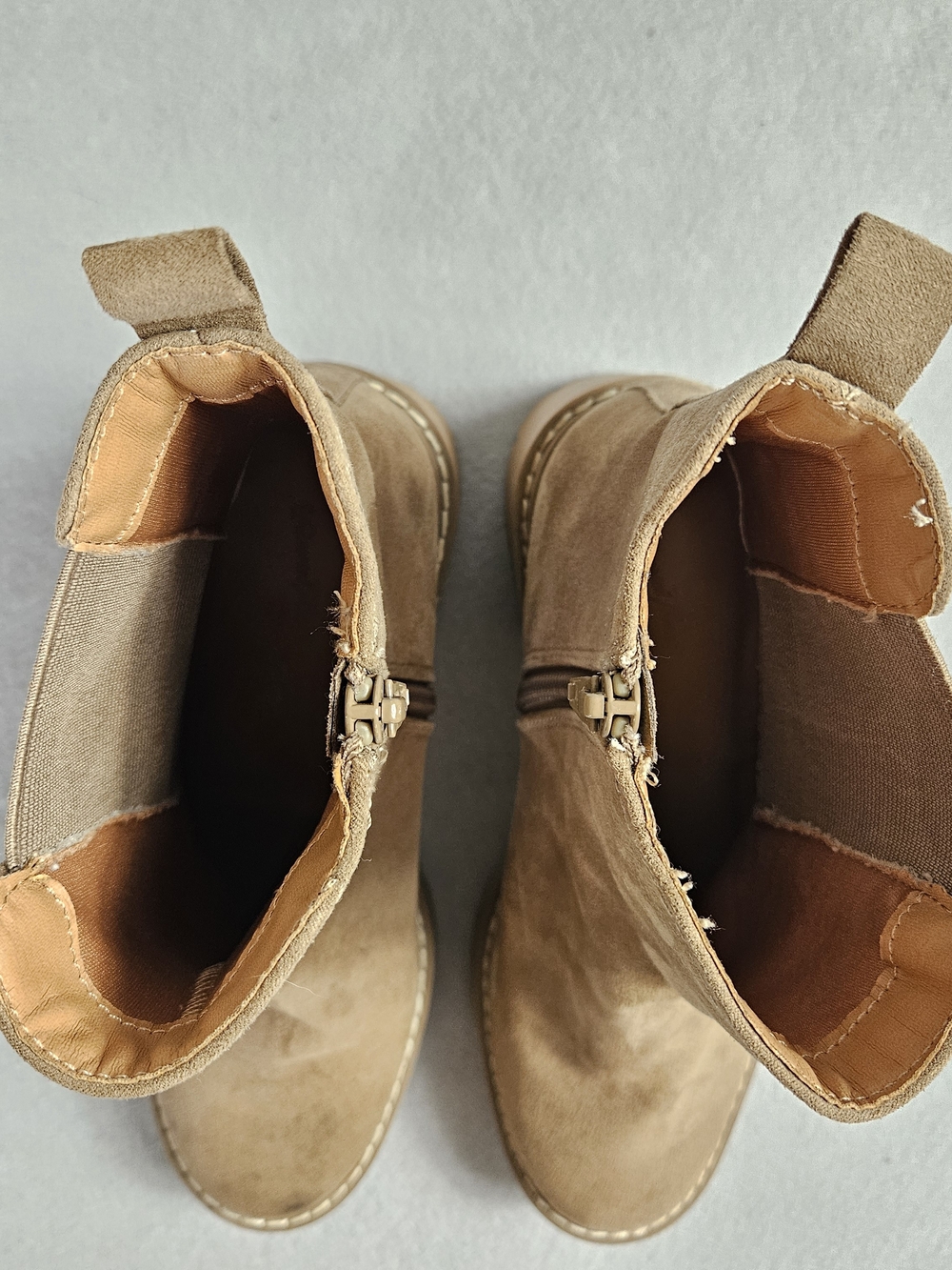 Universal Thread Taupe Chunky Lug Sole Chelsea Boots Size 6.5 - Picture 8 of 16